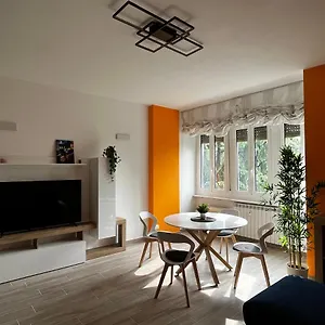 The Bright Place: Wide And Modern In , Milán Italia