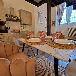 Regina In Porta Romana 2 - Sky Tv, Wifi E Breakfast Box , Milán Italia